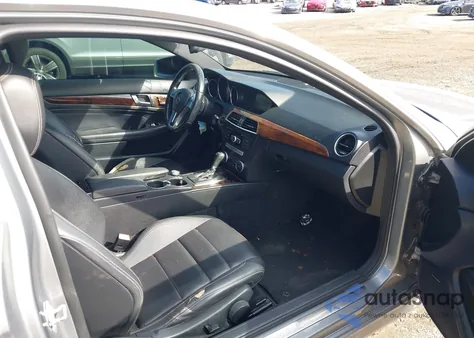 2014 Mercedes-Benz C 250 из США, поврежденный, VIN WDDGJ4HB5EG193226